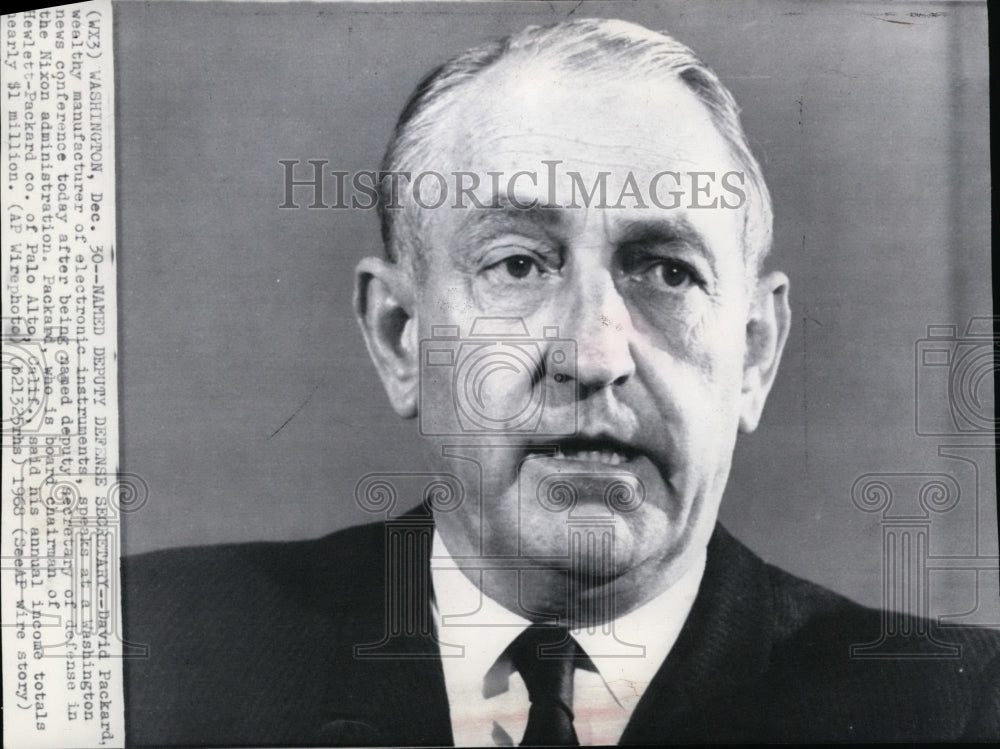 1968 Press Photo David Packard speaks at a Washington news conference - Historic Images