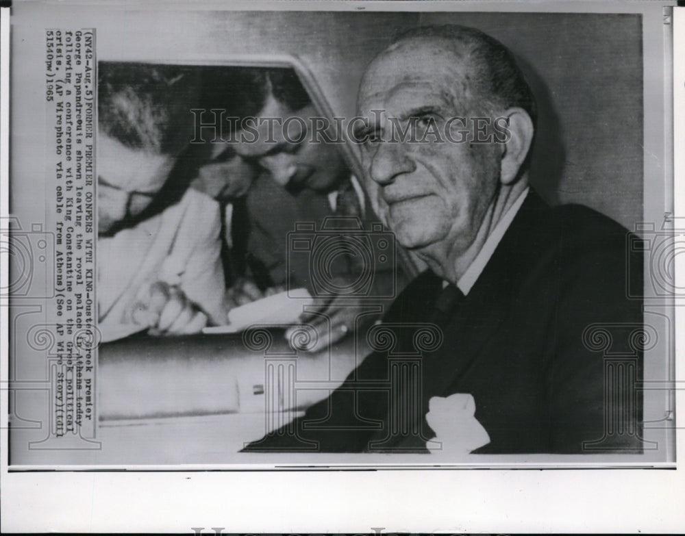 1965 Press Photo Premier George Papandreou leaving the royal palace in Athens - Historic Images