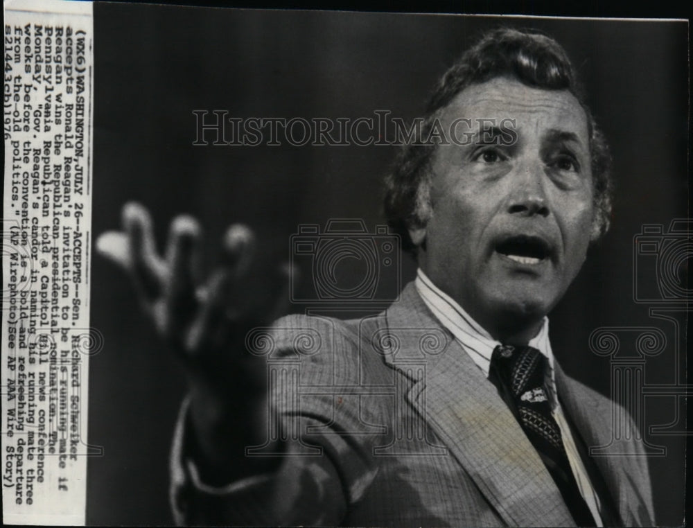 1976 Press Photo Senator Richard Schweiker, accepts Ronald Reagan&#39;s invitation.-Historic Images