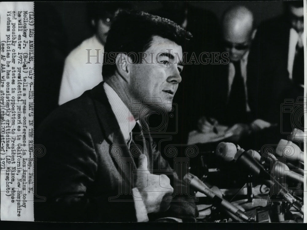 1971 Press Photo Representative Paul McCloskey Jr. talks in his press conference - Historic Images