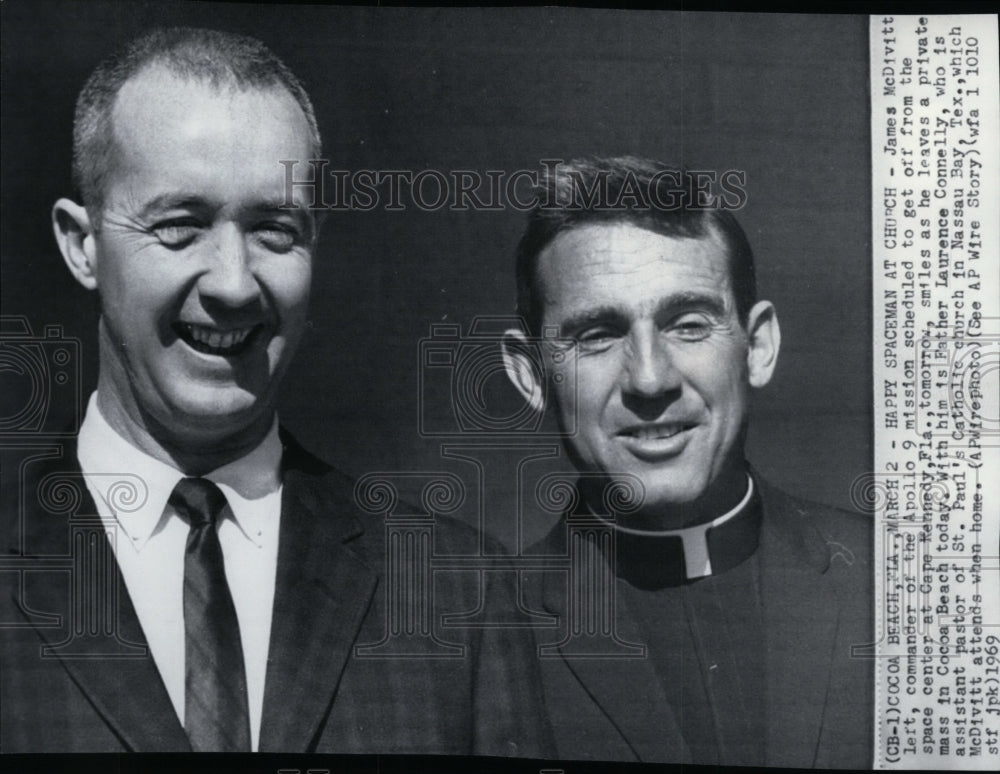 1969 Press Photo Apollo 9 commander James McDivitt with Father Laurence Connelly - Historic Images