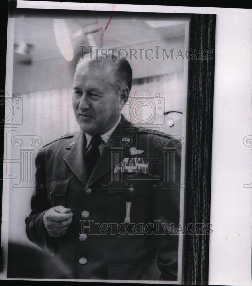 1960 Press Photo Thomas Power during news conference at his Omaha headquarter- Historic Images