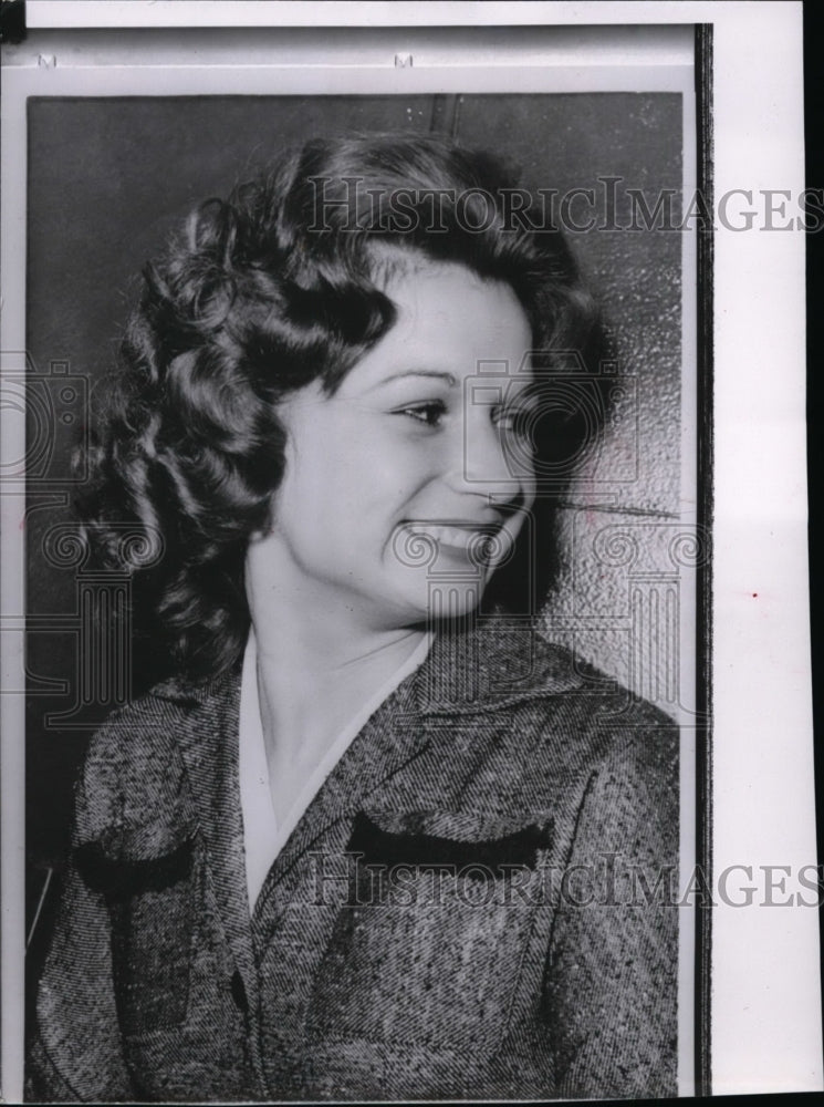 1960 Press Photo Carole Tregoff smiles in court before trial for murder starts - Historic Images