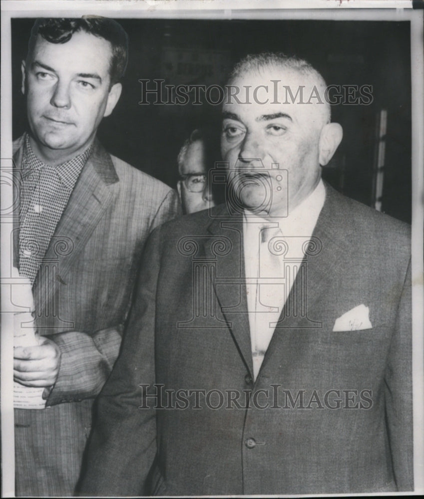 1958 Press Photo Bernard Goldfine with AP reporter Joe Kane at the airport - Historic Images