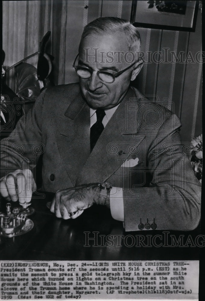 1950 Press Photo Pres. Truman awaits to press the gold telegraph key in his home-Historic Images