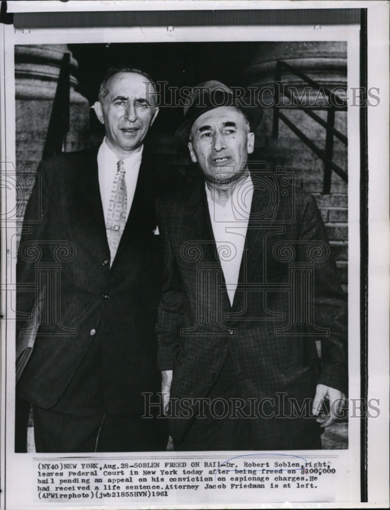 1961 Press Photo Dr. Robert Soblen and Attorney Jacob Friedman leaving court. - Historic Images