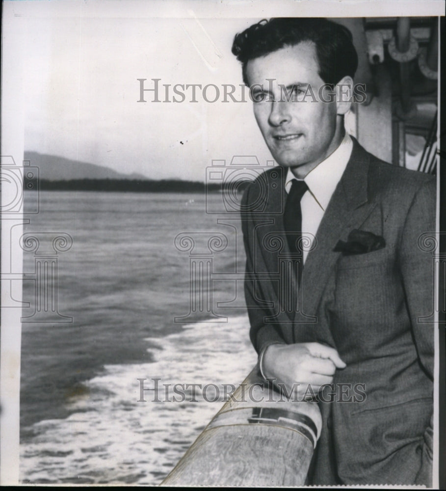 1957 Press Photo Group Captain Peter Townsend arrives in Vancouver, BC - Historic Images