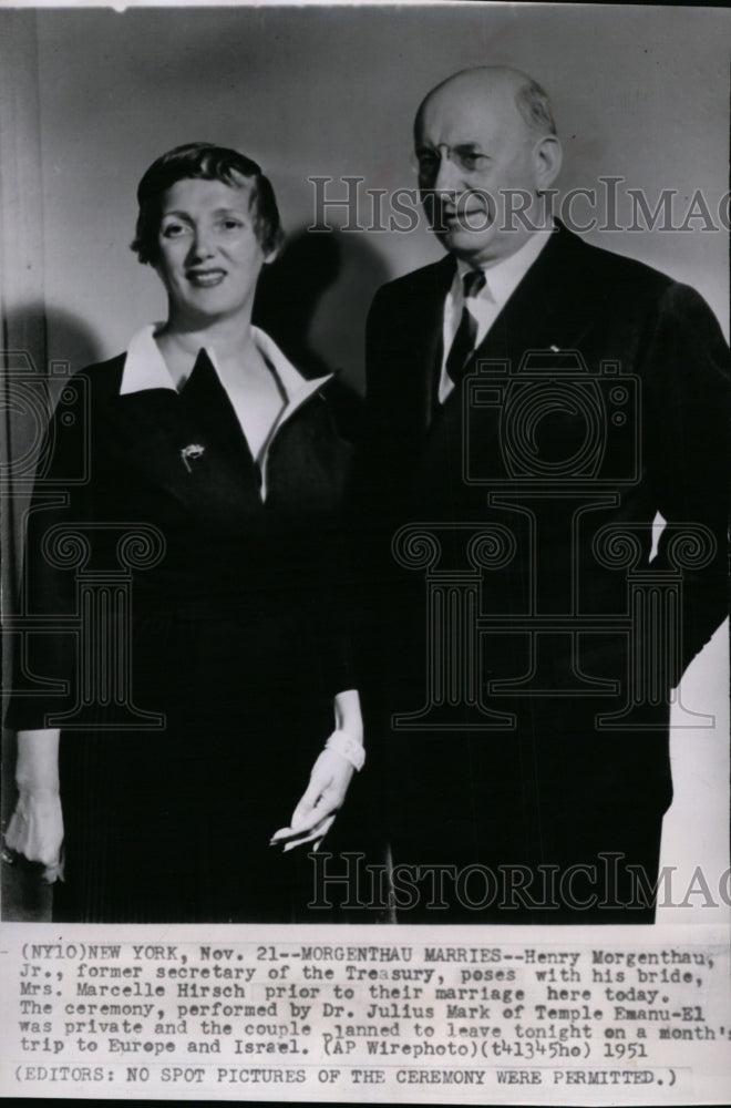 1951 Press Photo Secretary of Treasure Henry Morganthau, poses with bride. - Historic Images