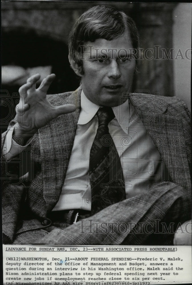 1973 Press Photo Budget &amp; Management director Frederic Malek during interview - Historic Images