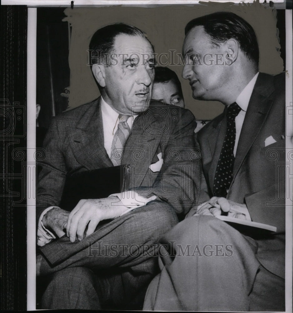 1955 Press Photo Air Secretary Harold Talbott speaks with attorney Robert Robb - Historic Images