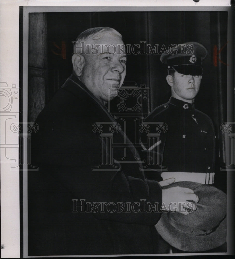 1961 Press Photo South African Prime Minister Hendrik Verwoerd with a guardsman - Historic Images