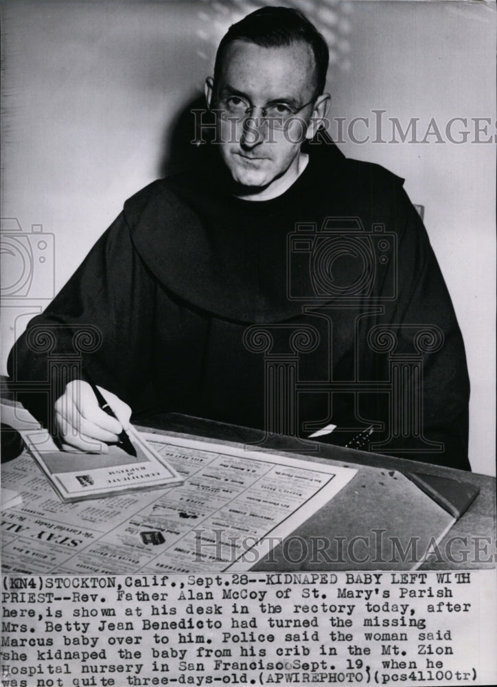 1955 Press Photo Reverend Father Alan McCoy was given kidnapped baby - Historic Images