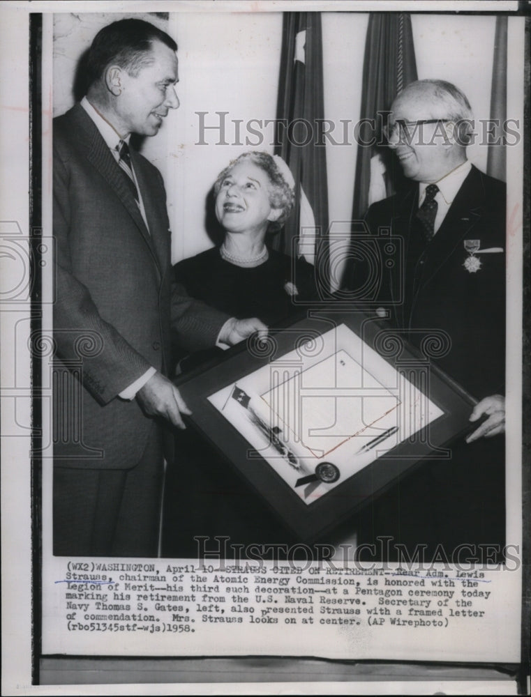 1958 Press Photo Rear Admiral Lewis Strauss honored with Legion of Merit-Historic Images