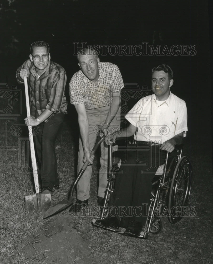 1961 Press Photo Kiwanis members preparing for annual event in Audubon park.-Historic Images