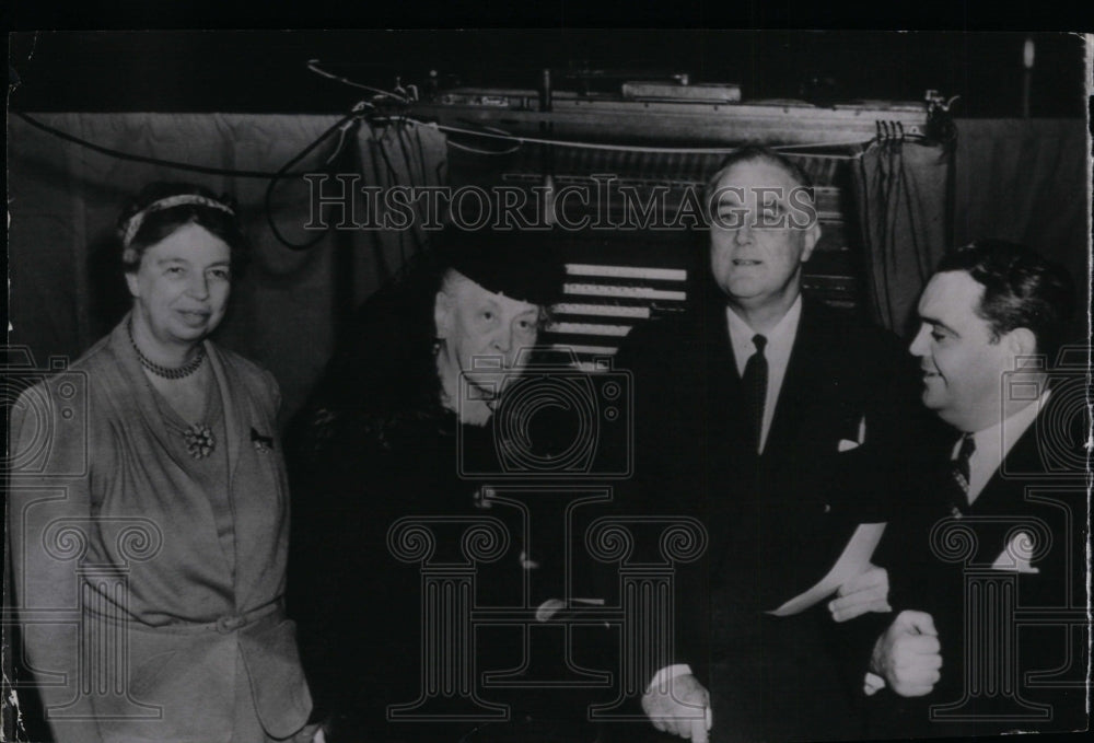 1940 Press Photo President Roosevelt, leaves the booth after voting. - Historic Images