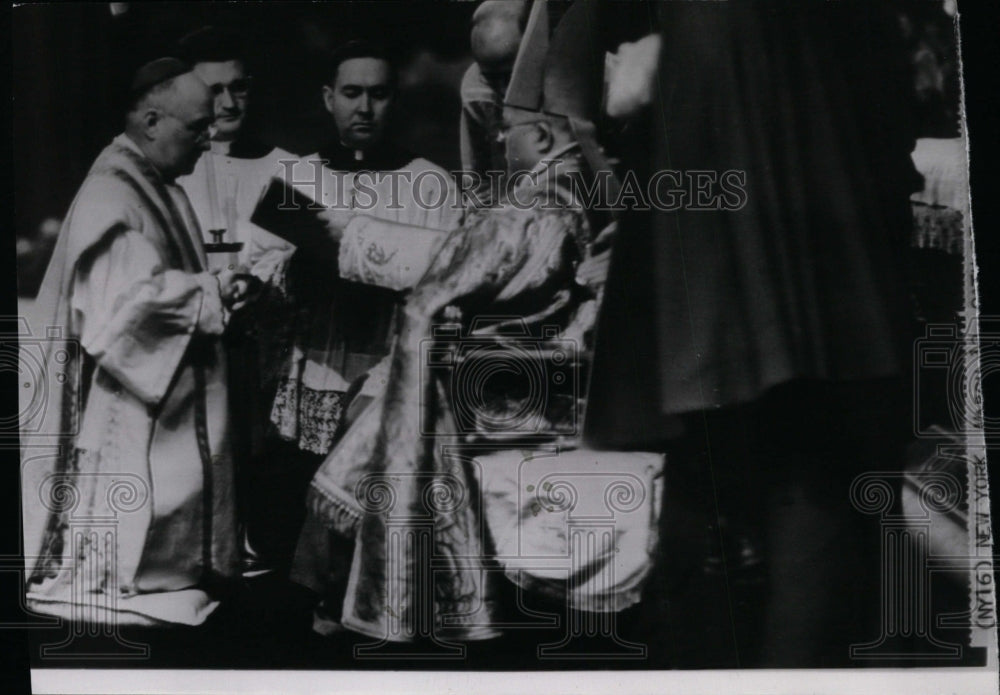 1940 Press Photo Archbishop Francis J. Spellman during investiture ceremony-Historic Images