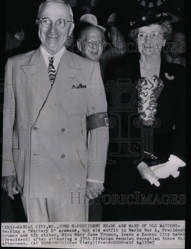 1947 Press Photo President Truman & sister Miss Mary Jan in "Battery D" armband - Historic Images