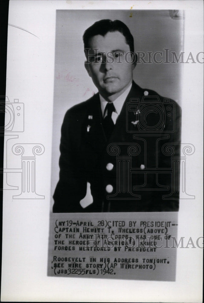 1942 Press Photo Captain Hewitt T. Wheless honored by President Roosevelt - Historic Images