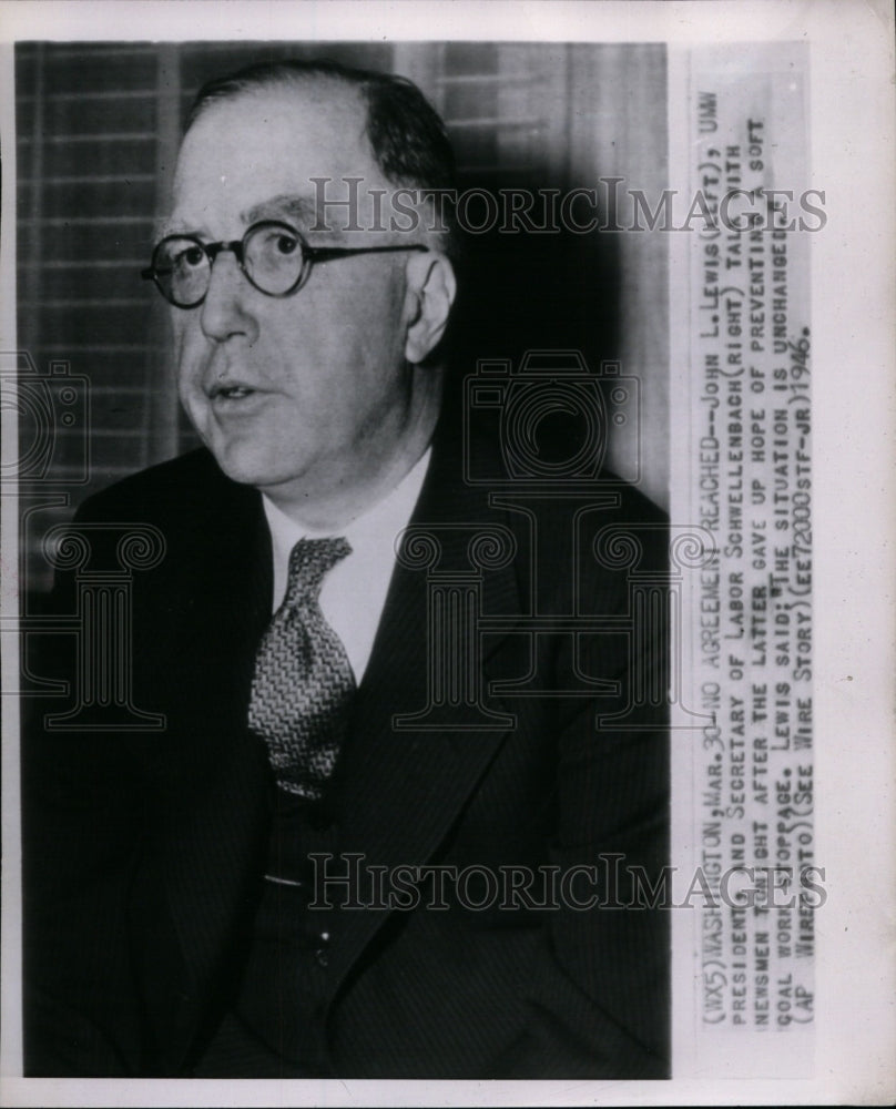 1946 Press Photo UMW President John Lewis talks to newsmen in Washington - Historic Images