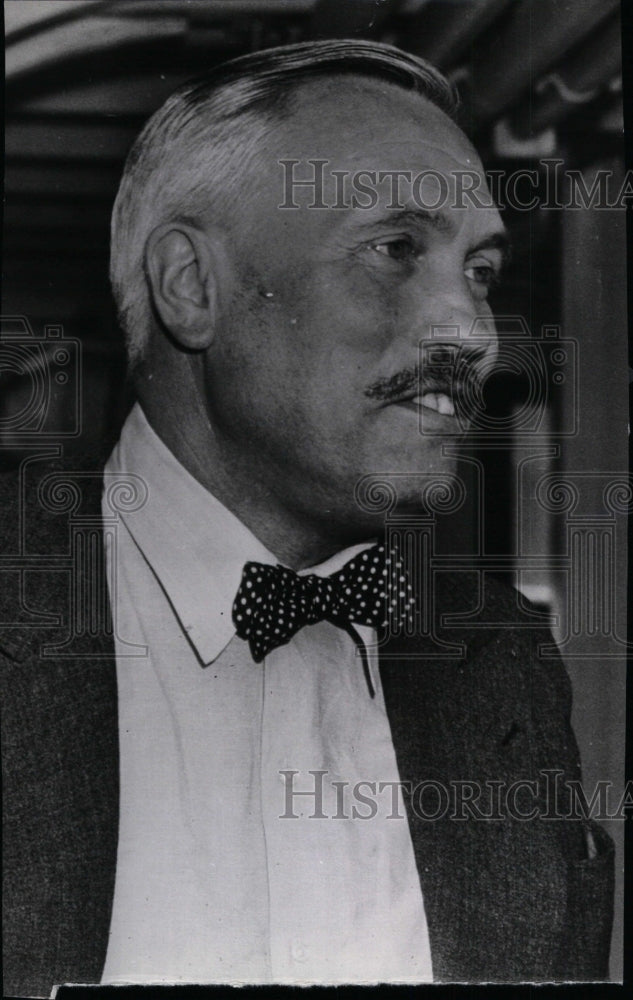 1940 Press Photo Dr. Gerhardt Westrick Orient and Germany bound with his family - Historic Images