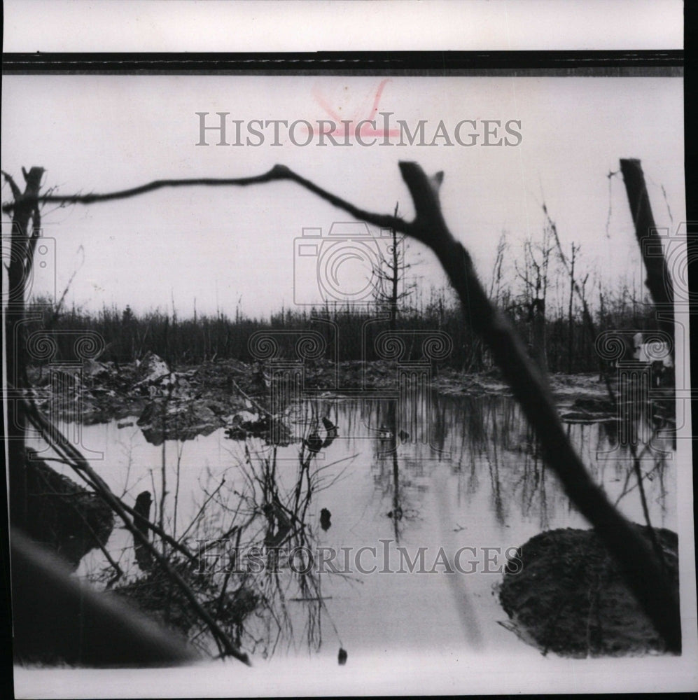 1963 Press Photo Spot where a Trans-Canada Airlines DC8 jet crashed near Quebec - Historic Images