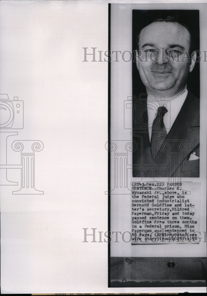 1958 Press Photo Federal Judge Charles Wyzanski passed sentence to M. Paperman - Historic Images