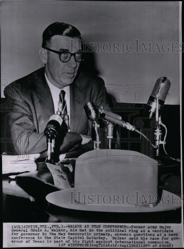 1962 Press Photo Edwin A. Walker, answers questions at a news conference. - Historic Images