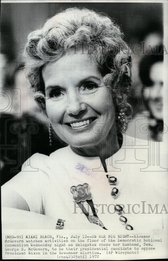 1972 Press Photo Eleanor McGovern watches husband Senator George McGovern - Historic Images