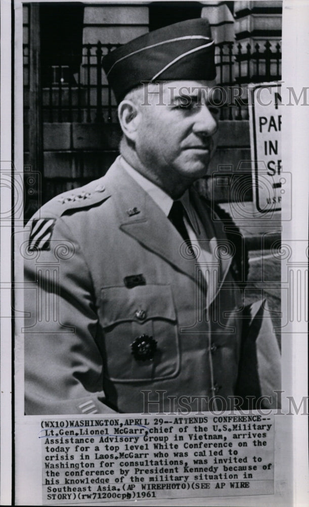 1961 Press Photo Lt. General Lionel McGarr arrives at top level White Conference - Historic Images