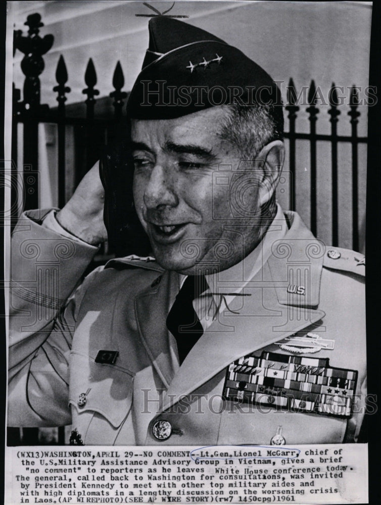 1961 Press Photo Lt. General Lionel McGarr speaks to media outside White House- Historic Images