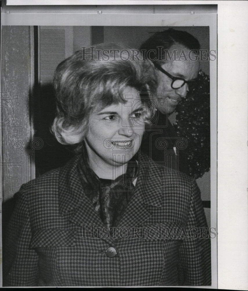 1965 Press Photo Mrs. Thomas P. Stafford, wife of Gemini 6 Astronaut at TX home - Historic Images