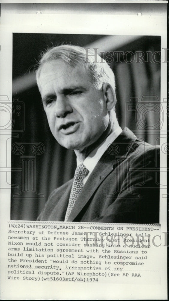 1974 Press Photo Secretary of Defense James Schlesinger at Pentagon - Historic Images