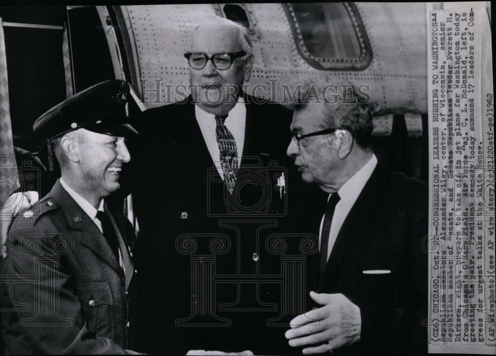 1962 Press Photo Senators Alexander Wiley and Everett Dirksen with Maj. McDonald - Historic Images