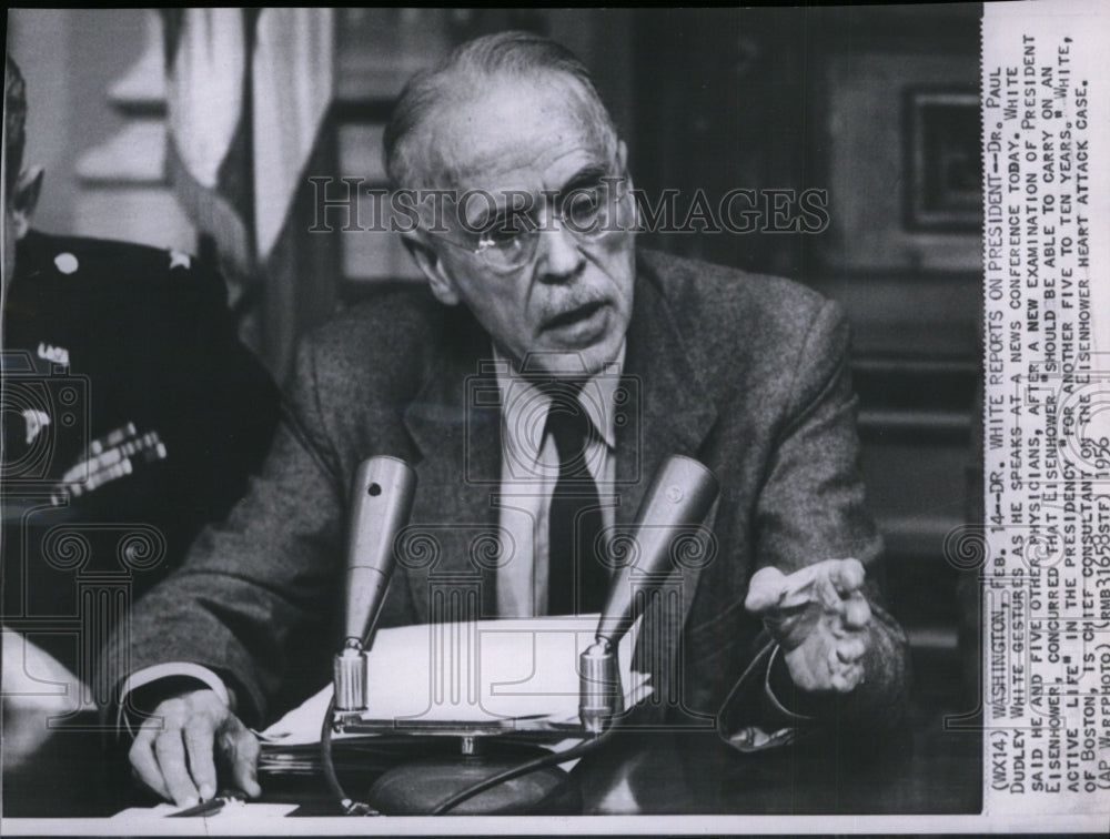 1956 Press Photo Dr. Paul Dudley White speaks at news conference - Historic Images