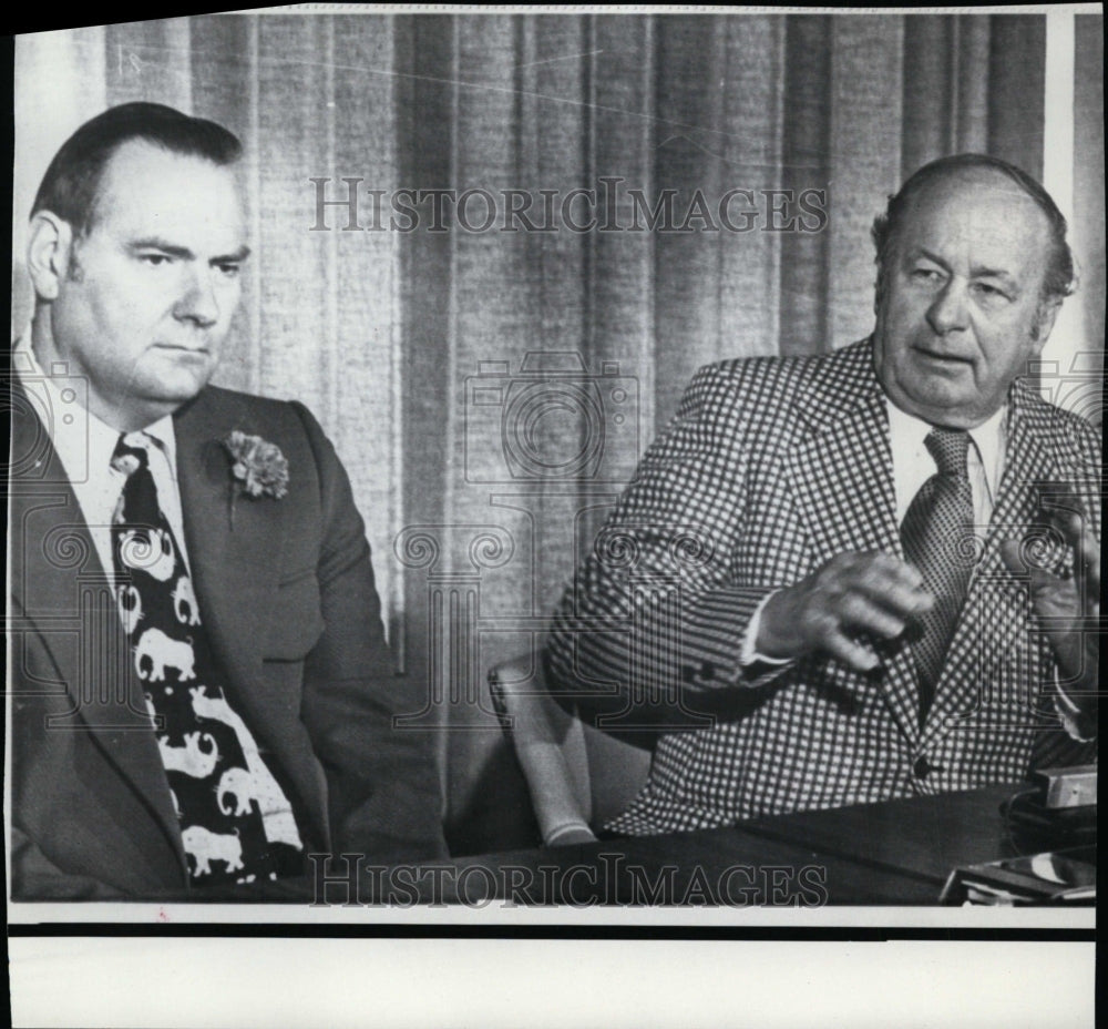 1973 Press Photo King County Assessor Harley Hoppe with Perry Mandall - Historic Images