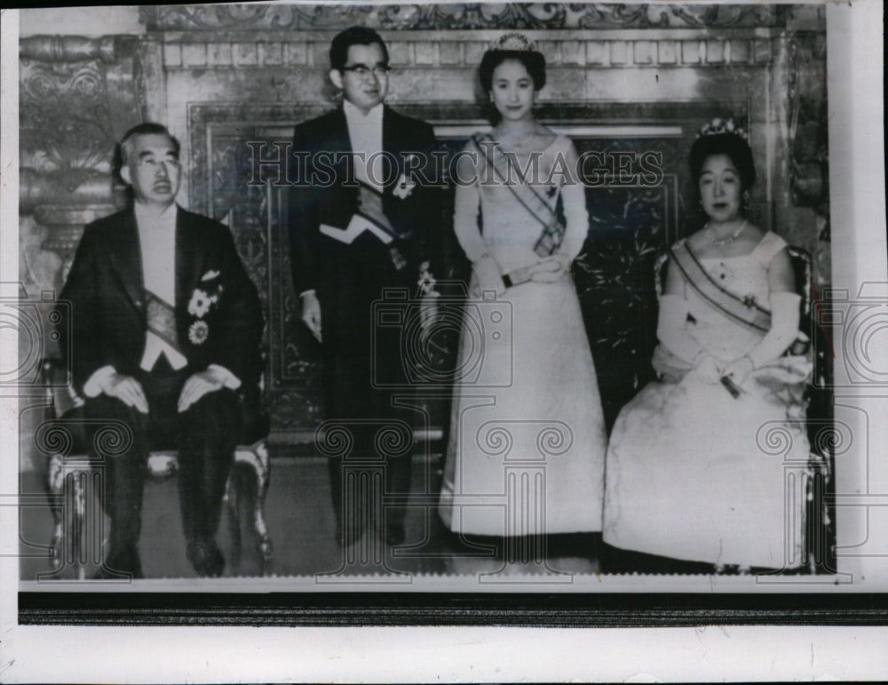 Press Photo Prince Yoshi of Japan and his bride, Hanako with Emperor &amp; Empress. - Historic Images