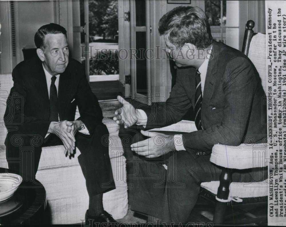 1961 Press Photo President Kennedy &amp; Llewellyn Thompson confer in White House - Historic Images