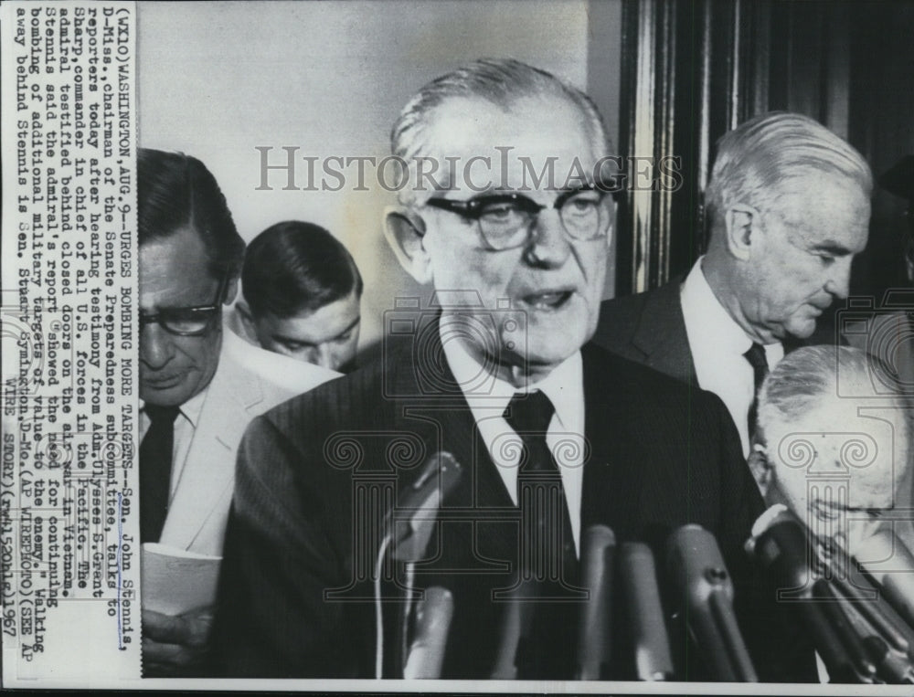 1967 Press Photo Senator John Stennis talks to reporters after hearing testimony - Historic Images