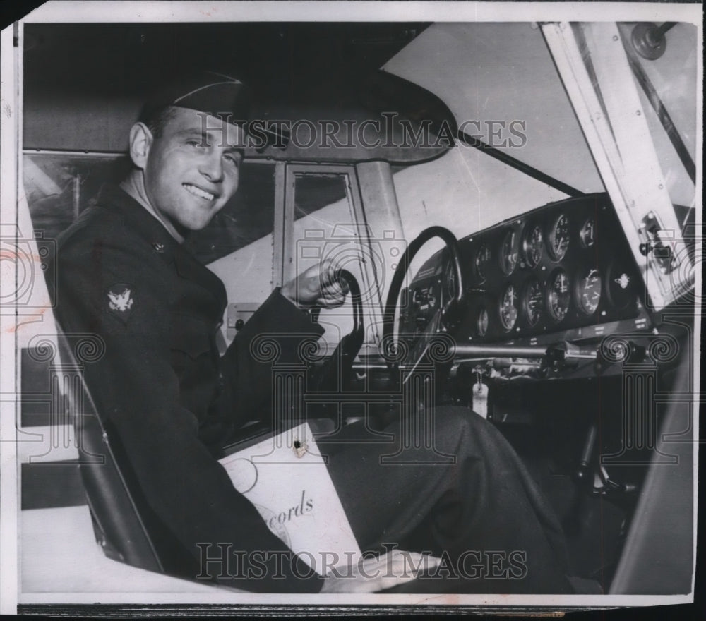 1955 Press Photo G. David Schine makes flying departure near Fort Dix, NJ - Historic Images