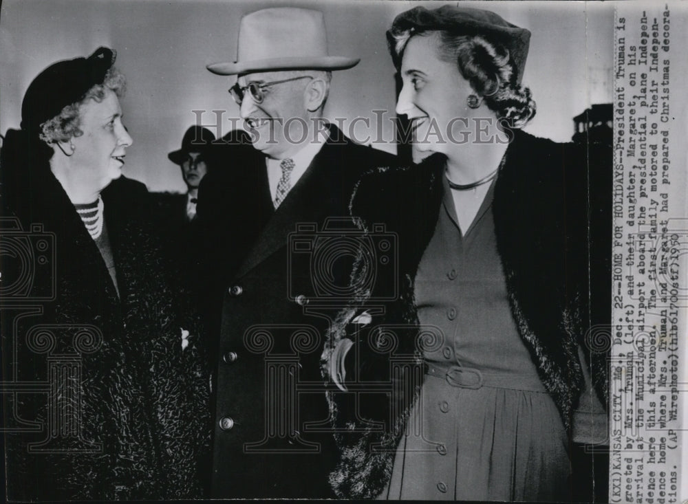 1950 Press Photo President Truman, is greeted by Mrs. Truman &amp; their daughter. - Historic Images