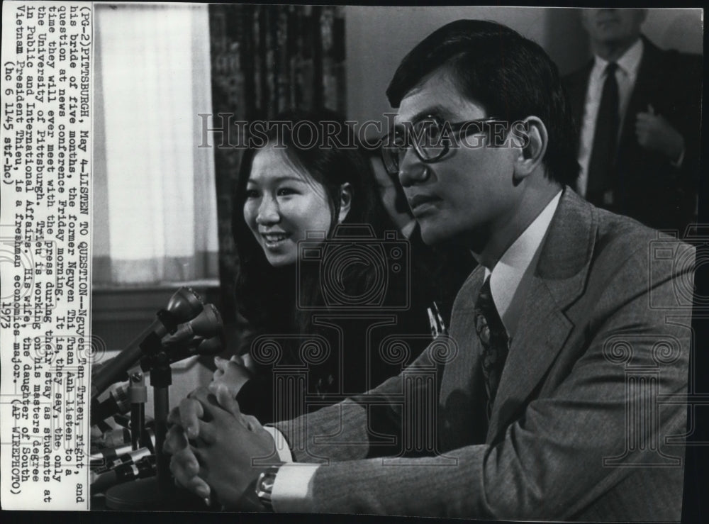 1973 Nguyen Tan Trieu gives press conference at Univ. of Pittsburgh - Historic Images