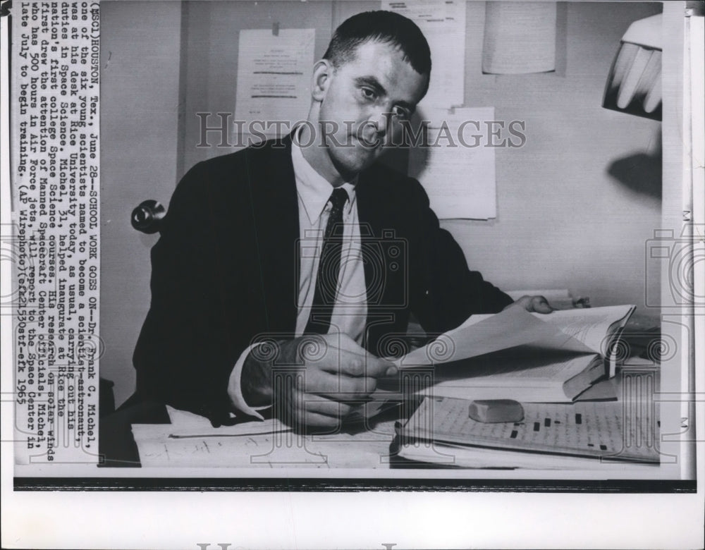 1965 Press Photo Dr. Frank Michel carries out his duties in Space Science - Historic Images