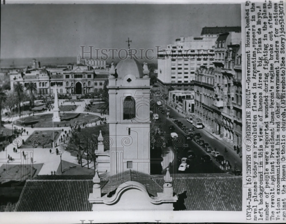 1955 Aerial view of the bombed Government House near Plaza de Mayo - Historic Images