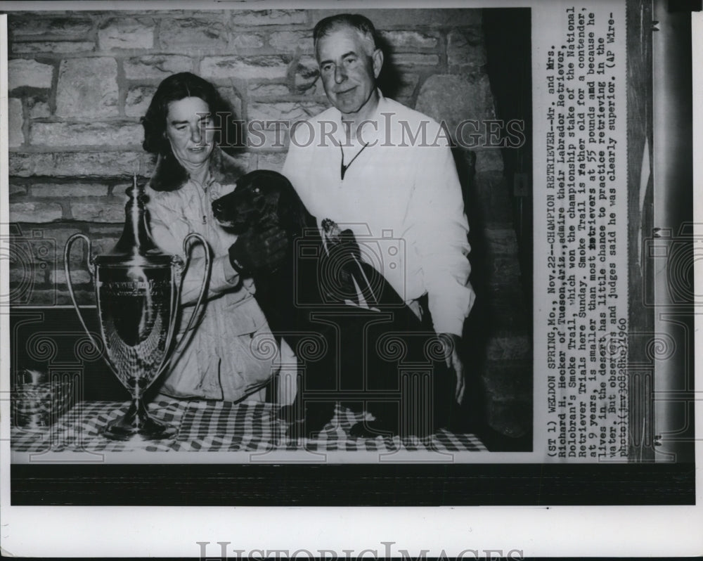 1960 Press Photo Mr. and Mrs. Richard H. Hecker &amp; their Champ Labrador Retriever - Historic Images