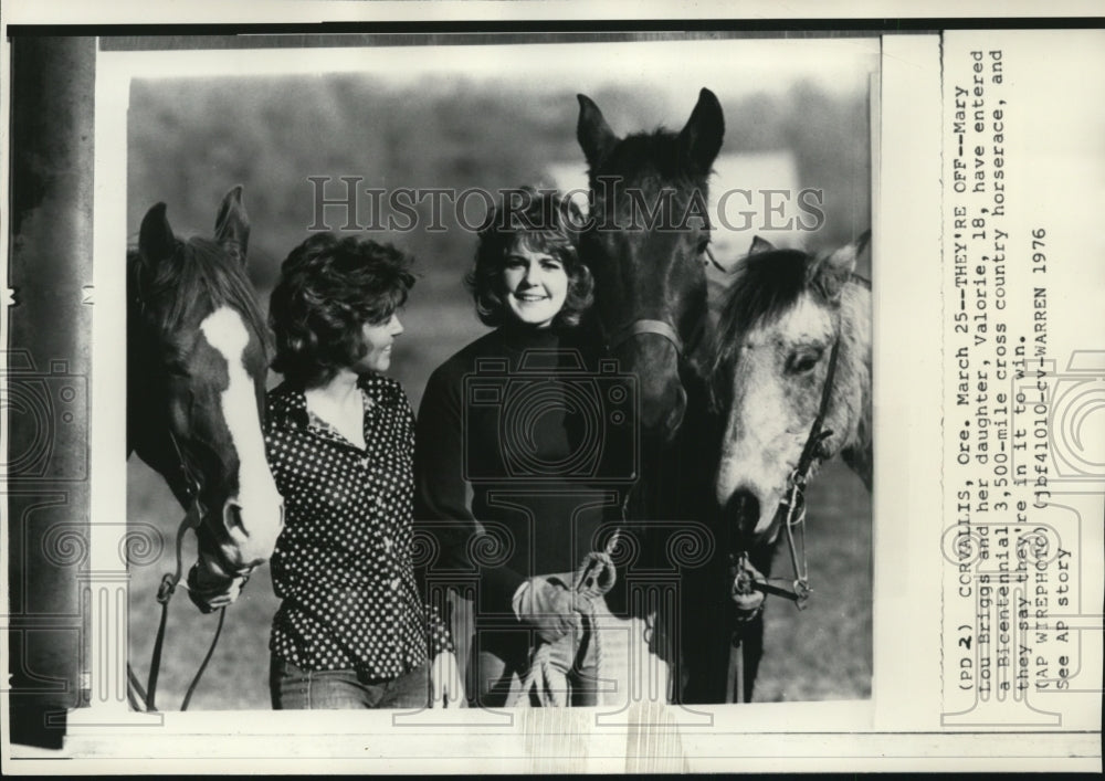 1976 Press Photo Mary Lou Briggs &amp; daughter Valorie in Bicentennial horserace - Historic Images