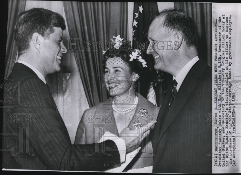 1961 Press Photo Pres. Kennedy jokes with Mrs. Elizabeth Smith and Sec. Dillon- Historic Images