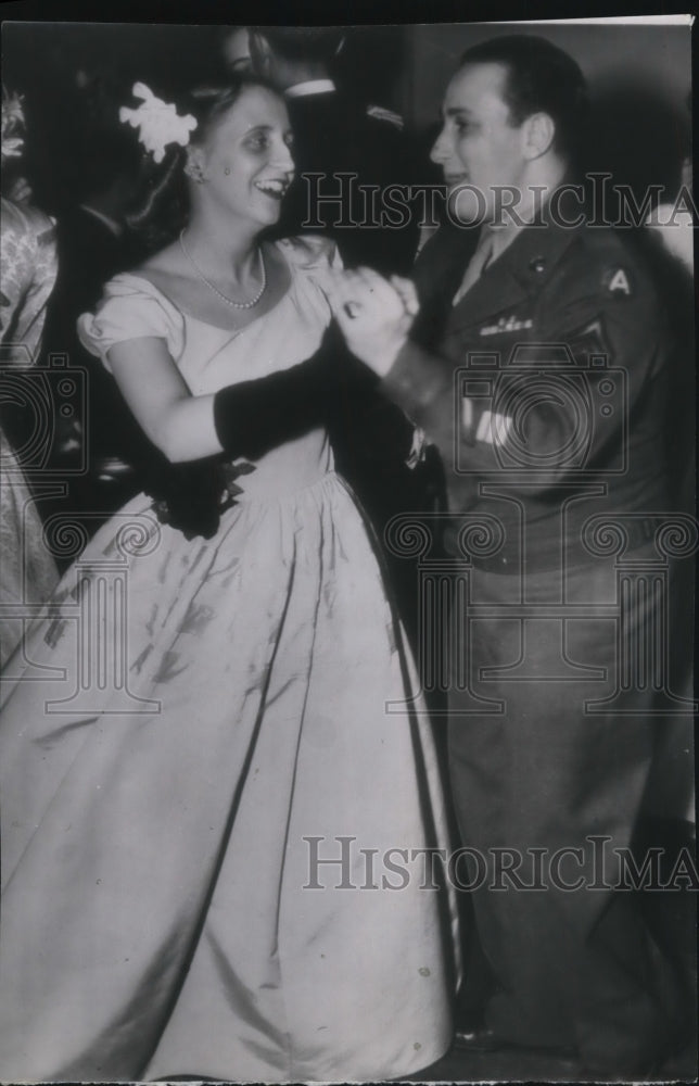 1946 1st daughter, Margaret Truman, dances with Leonard Simon - Historic Images
