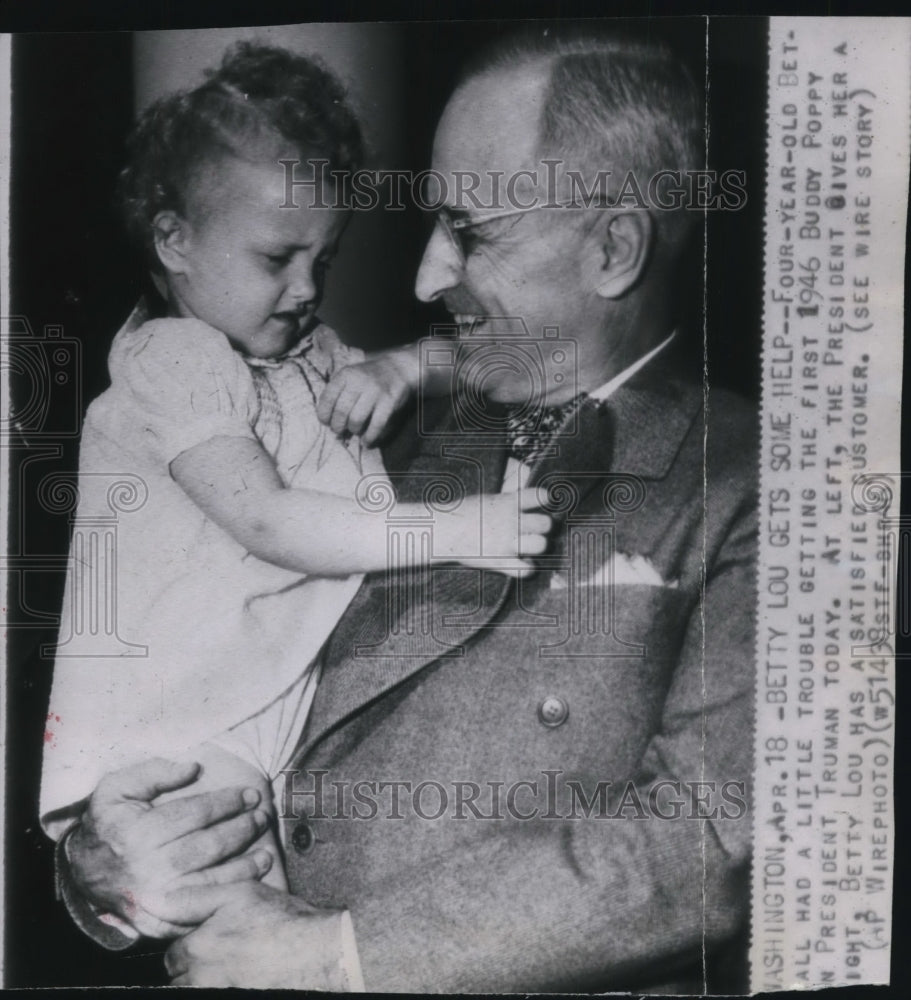 1946 Press Photo Four year old Betty Lou and President Harry Truman. - Historic Images