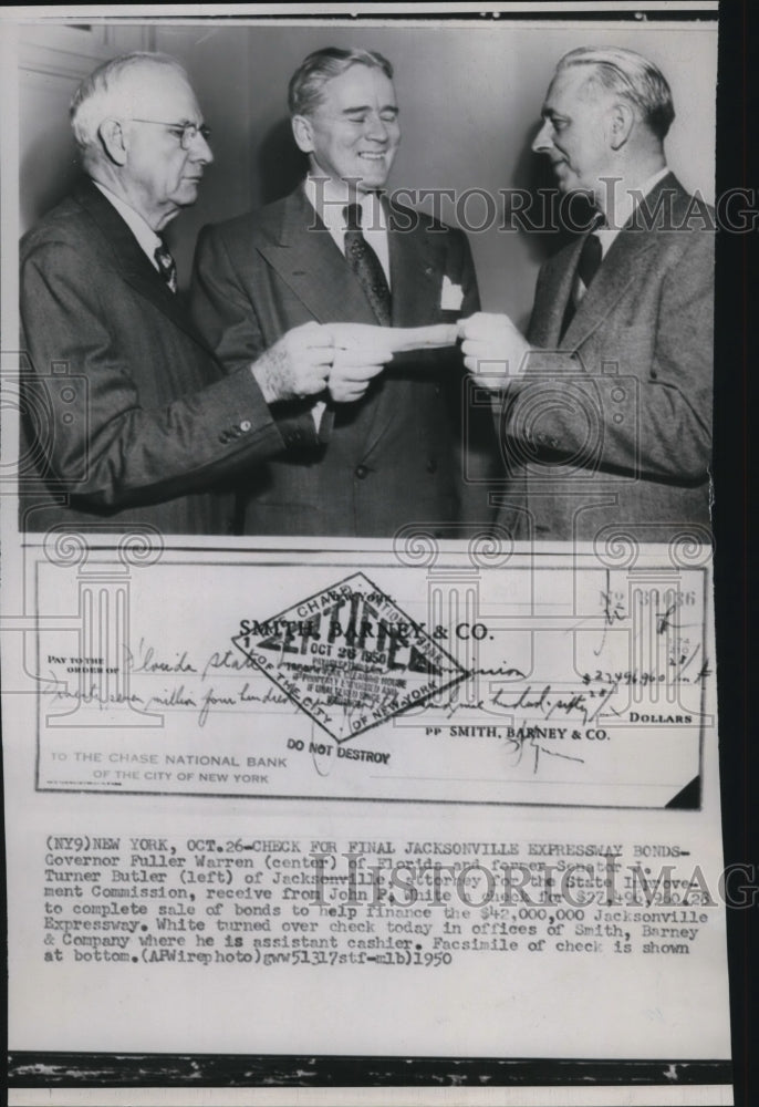 1950 Press Photo Gov. Fuller Warren &amp; JT Butler receive check from John White - Historic Images