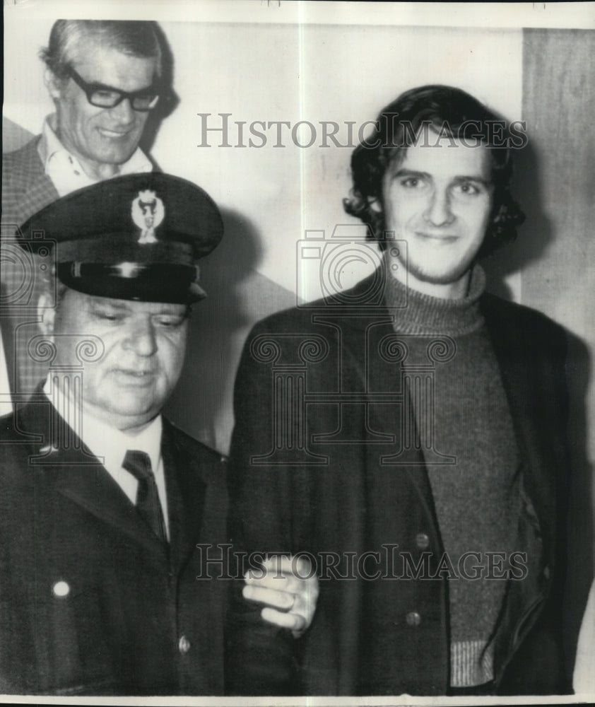 1974 Press Photo Jean Paul Litt leaves police station in Florence, Italy - Historic Images